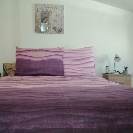 Studio Apartments Ana روفينج المظهر الخارجي الصورة