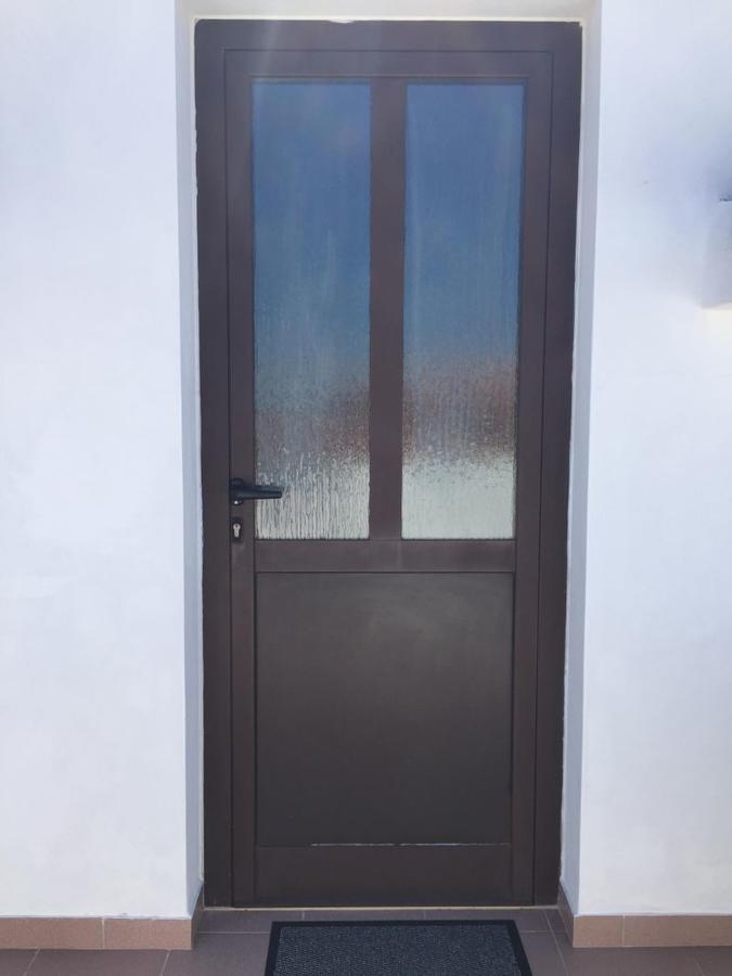 Studio Apartments Ana روفينج المظهر الخارجي الصورة