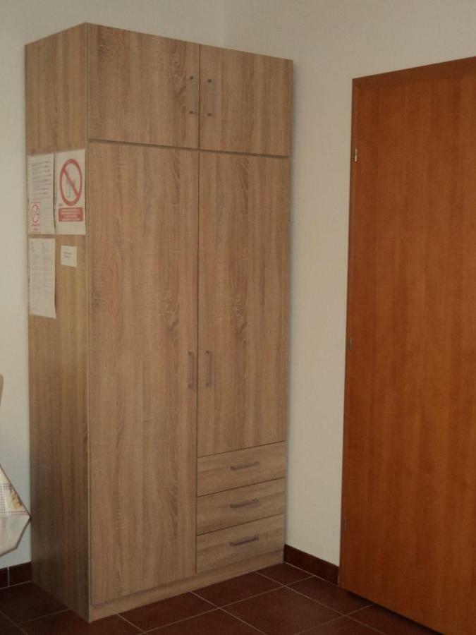 Studio Apartments Ana روفينج المظهر الخارجي الصورة